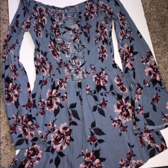 🚫SOLD🚫Kylie&Kendall floral romper - Picture 2 of 2
